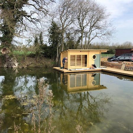 The Kestrel Shepherd Hut, Whitehouse Farm สโตว์มาร์เก็ต ภายนอก รูปภาพ
