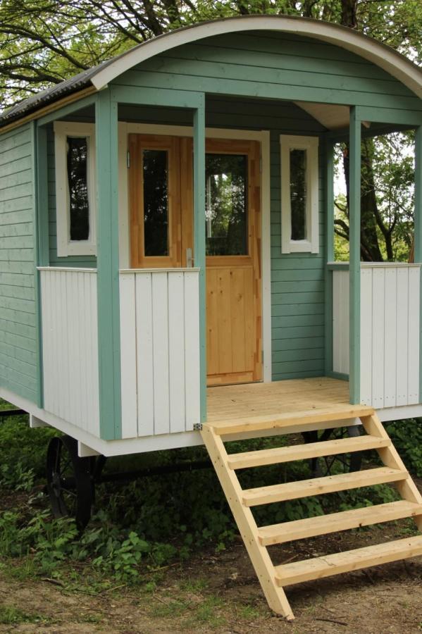 The Kestrel Shepherd Hut, Whitehouse Farm สโตว์มาร์เก็ต ภายนอก รูปภาพ