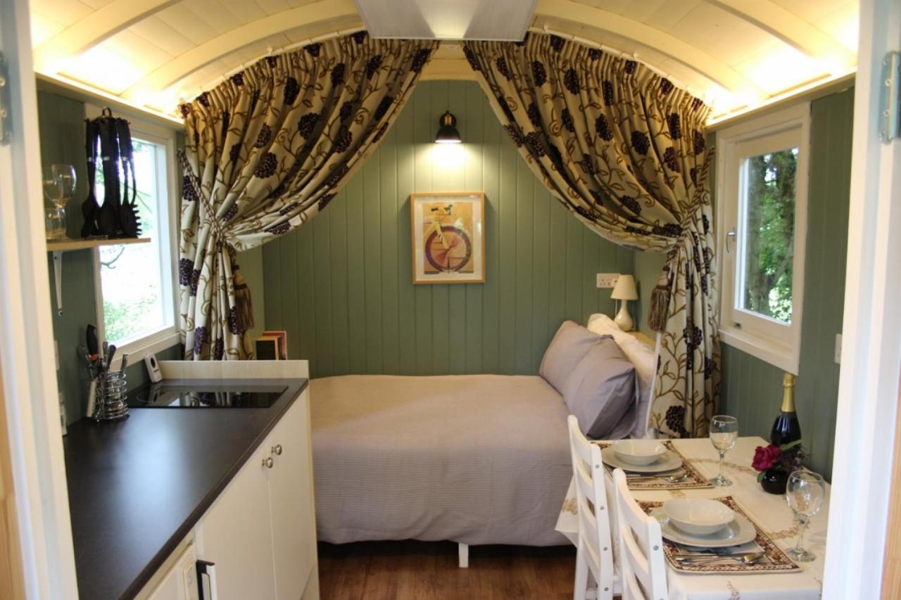 The Kestrel Shepherd Hut, Whitehouse Farm สโตว์มาร์เก็ต ภายนอก รูปภาพ
