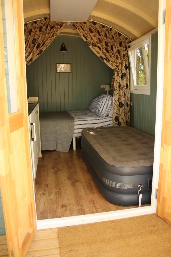 The Kestrel Shepherd Hut, Whitehouse Farm สโตว์มาร์เก็ต ภายนอก รูปภาพ