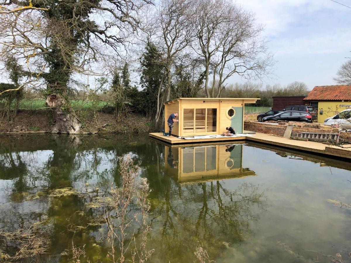 The Kestrel Shepherd Hut, Whitehouse Farm สโตว์มาร์เก็ต ภายนอก รูปภาพ