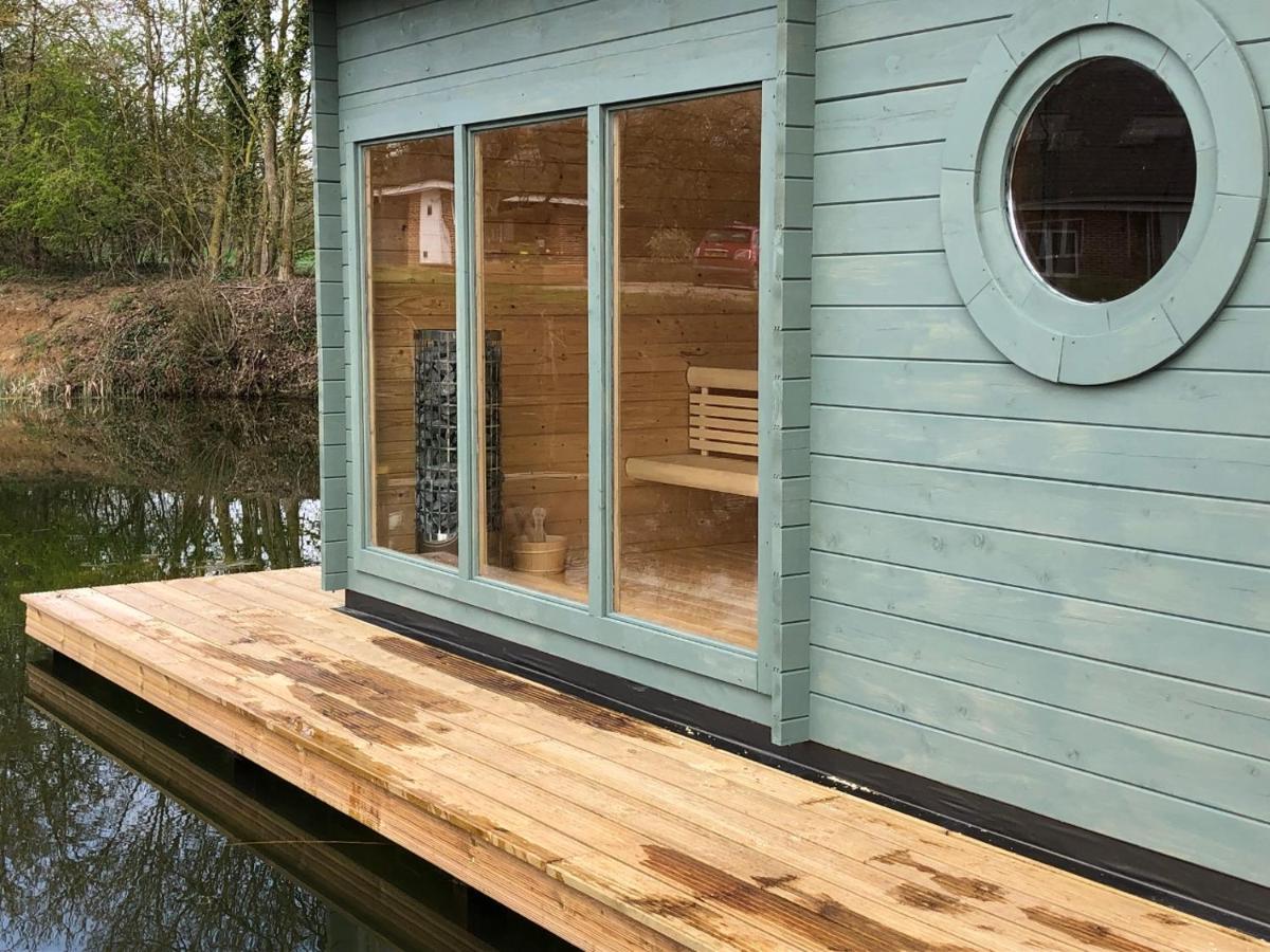 The Kestrel Shepherd Hut, Whitehouse Farm สโตว์มาร์เก็ต ภายนอก รูปภาพ